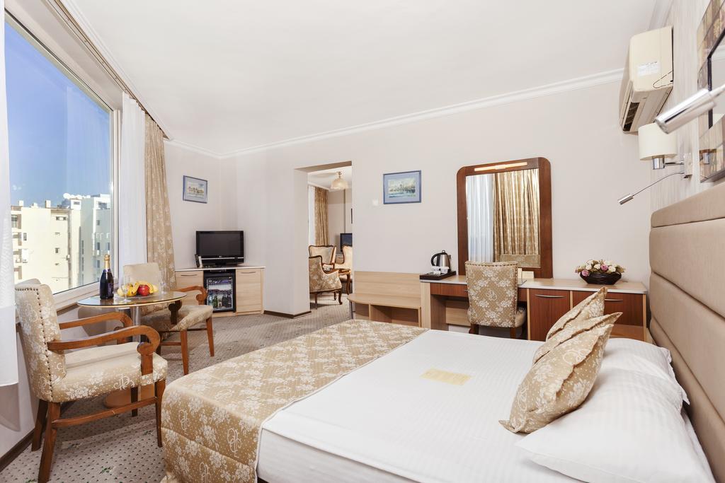 Izmir Palas Hotel Szoba fotó